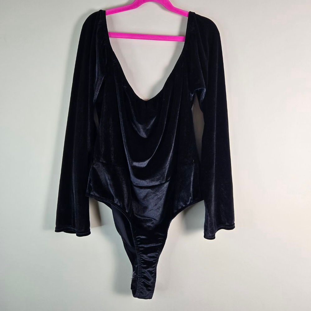 Women's PRETTYLITTLETHING Plus Black Velvet Bardot Wrap Bodysuit 18 - Picture 14 of 14